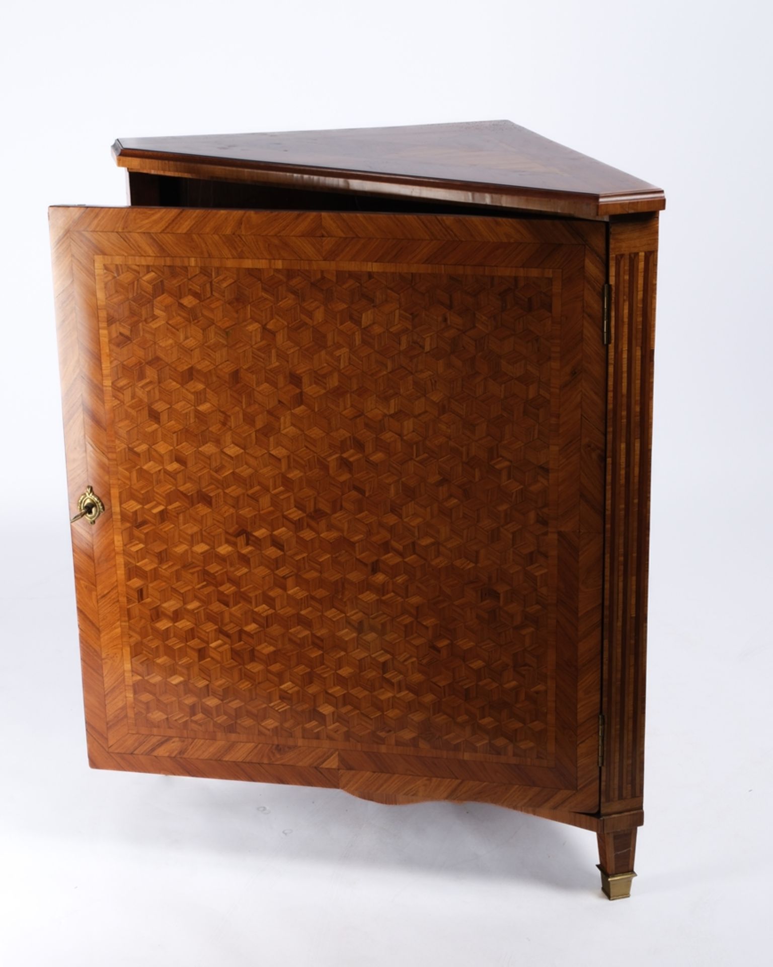 Encoignure / Eckschrank im Stil Louis XVI, Frankreich, 19. Jh., halbhoher eintüriger Korpus frontal - Bild 3 aus 4