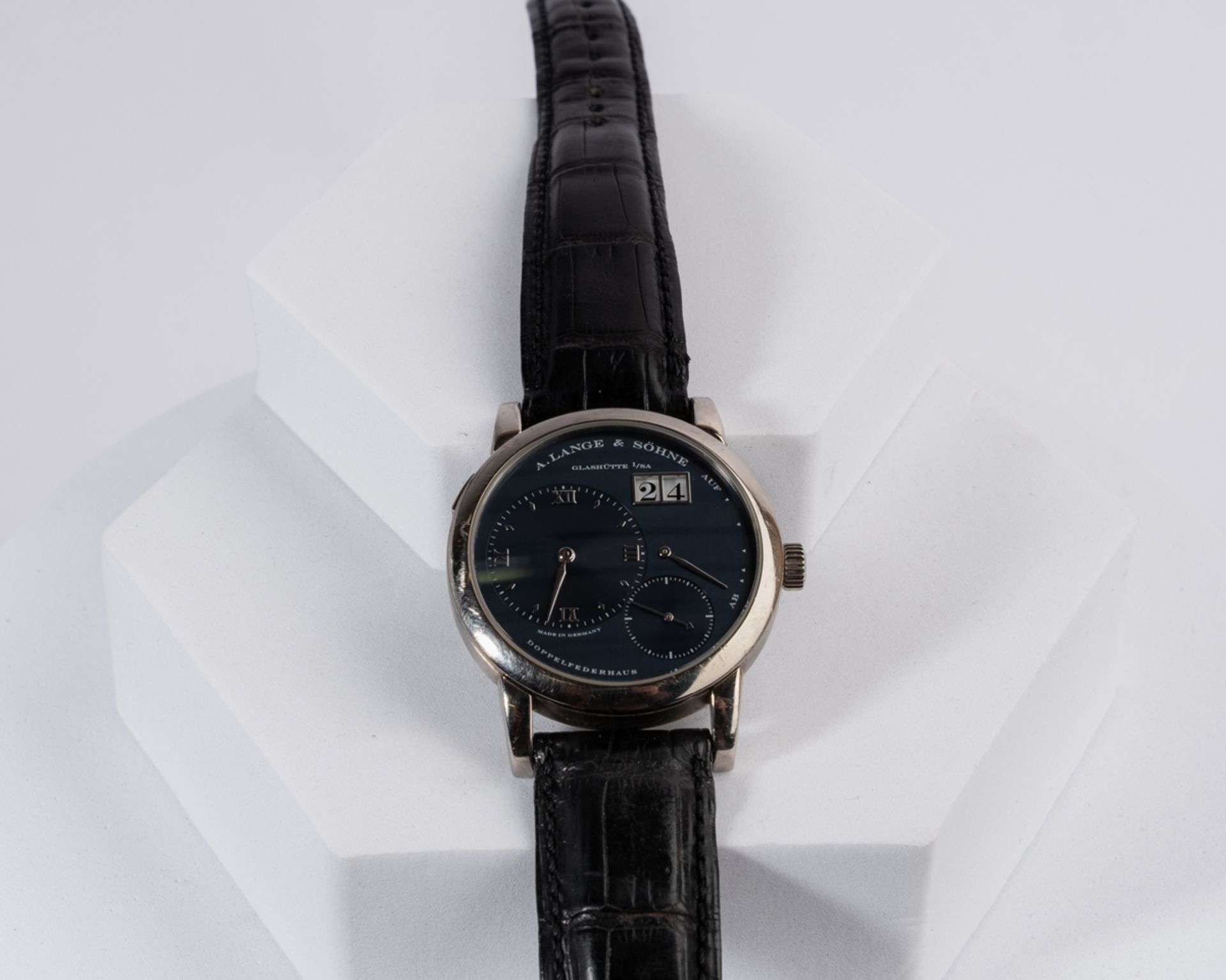 A. Lange & Söhne Lange 1 Blue Series, Ref. 101.027, um 2001/2002, Gehäuse und originale Faltschließ - Bild 3 aus 3