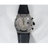 Audemars Piguet Royal Oak Offshore, D-Serie "Iced Out", Gehäuse in gebürsteten Stahl, blaues Ledera