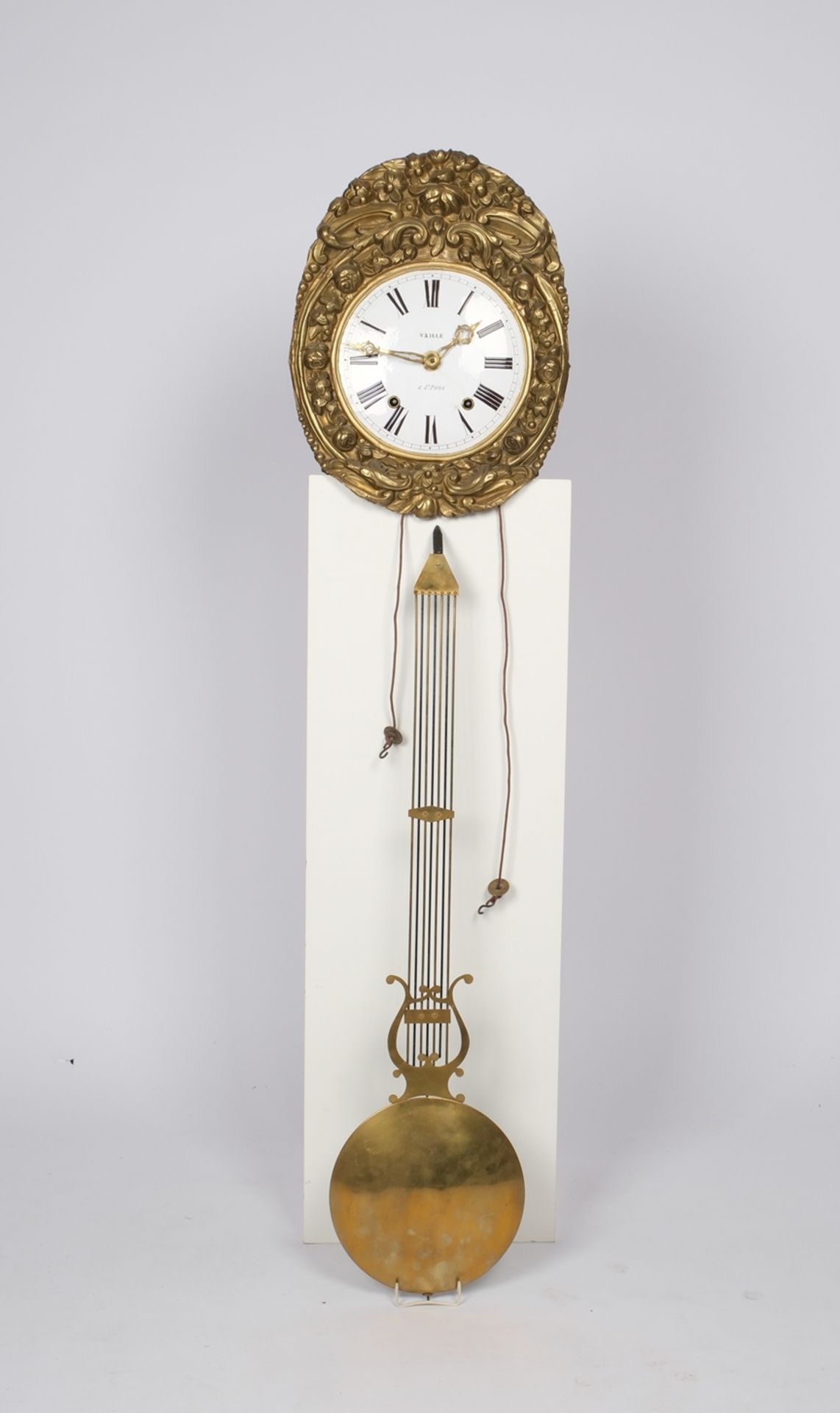 Comtoise, Frankreich, 19. Jh., sign. "Vaille á St. Pons", Lyrapendel, zwei Gewichte