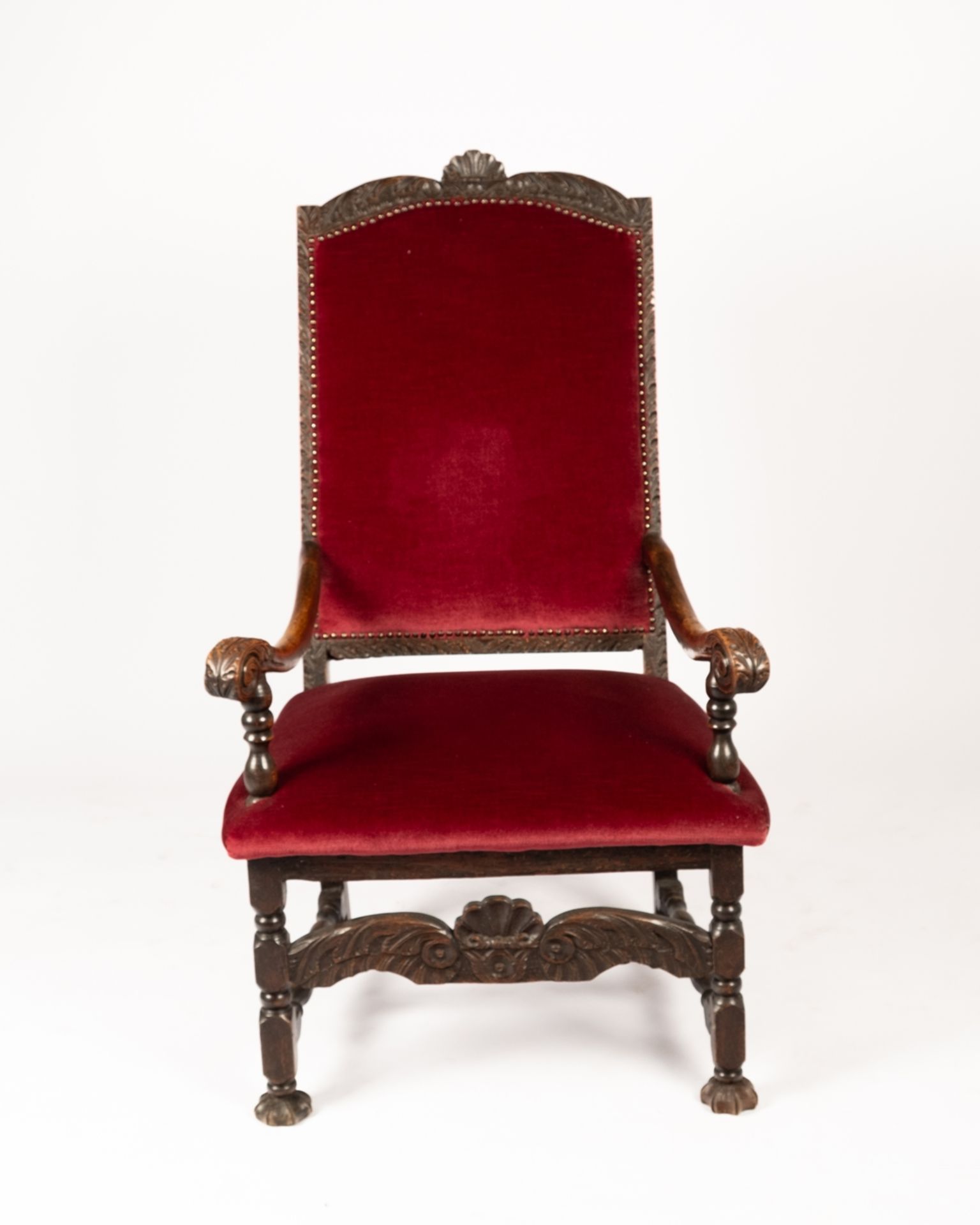 Barocker Armlehnsessel, 18./19. Jh., Eiche geschnitzt, ornamentales Dekor, Armlehnen mit Akanthusvo - Bild 2 aus 4