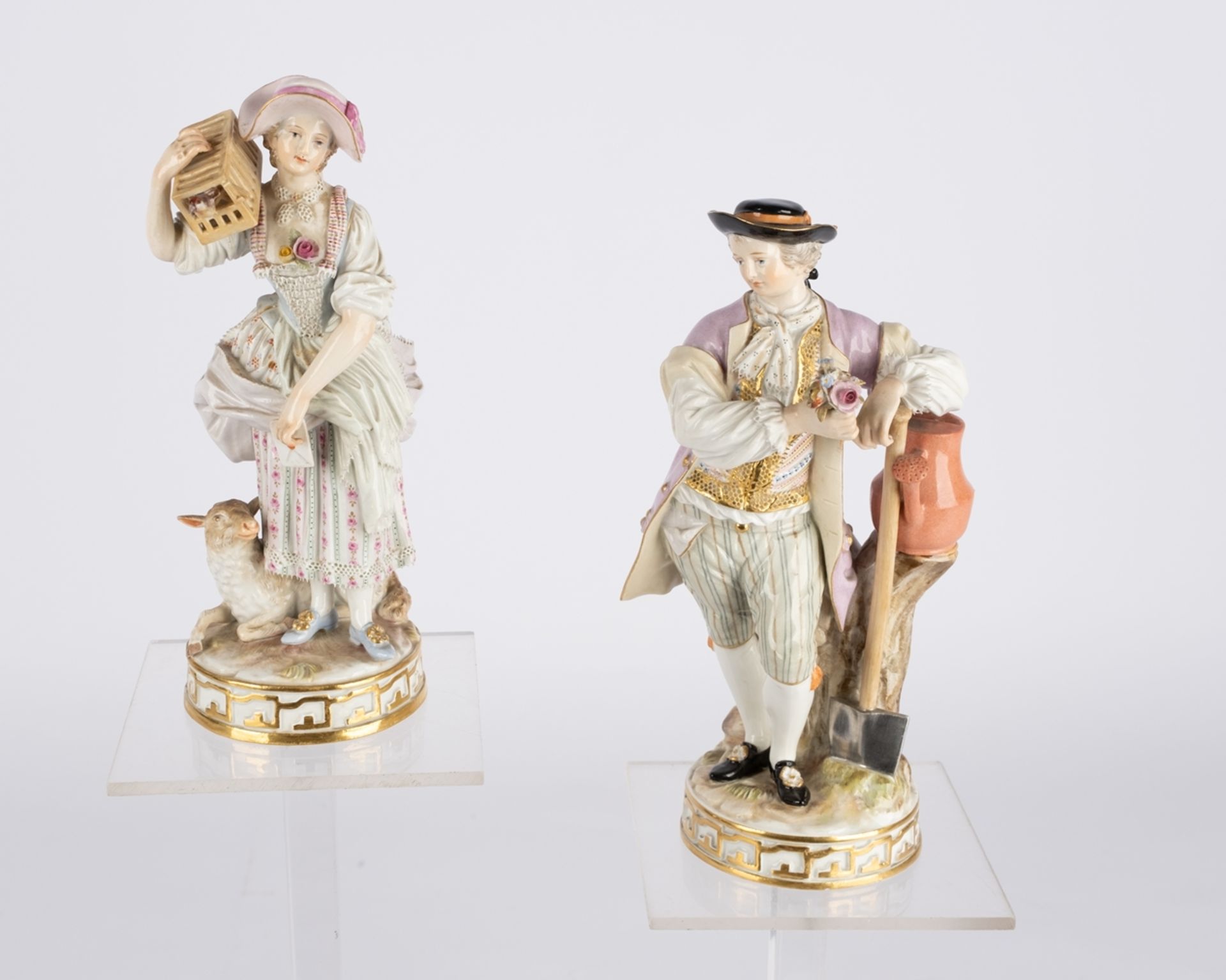 2 Porzellanfiguren, "Schäferin mit Lamm und Vogelbauer", "Gärtner mit Gießkanne", Meissen, Schwerte