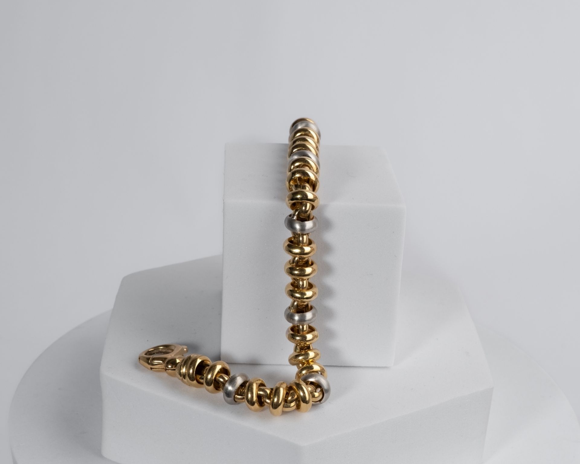 Armband, 18kt Gelbgold/Weißgold, ca. 39.95 g, ca. 22 cm lang. - Bild 2 aus 2