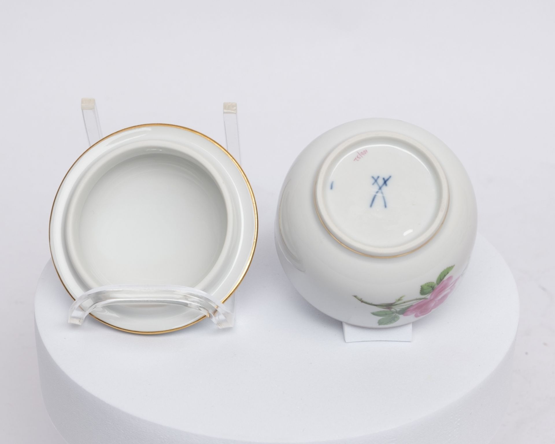 Mokkaservice, 25-tlg., Meissen, Schwertermarke, 2. Wahl, rote Rose, Goldrand: Mokkakanne (Deckelkno - Bild 14 aus 24