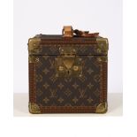 Kosmetikkoffer, "Boîte flacons", Louis Vuitton, Frankreich, 20. Jh., Monogram-Canvas LV, helles Led