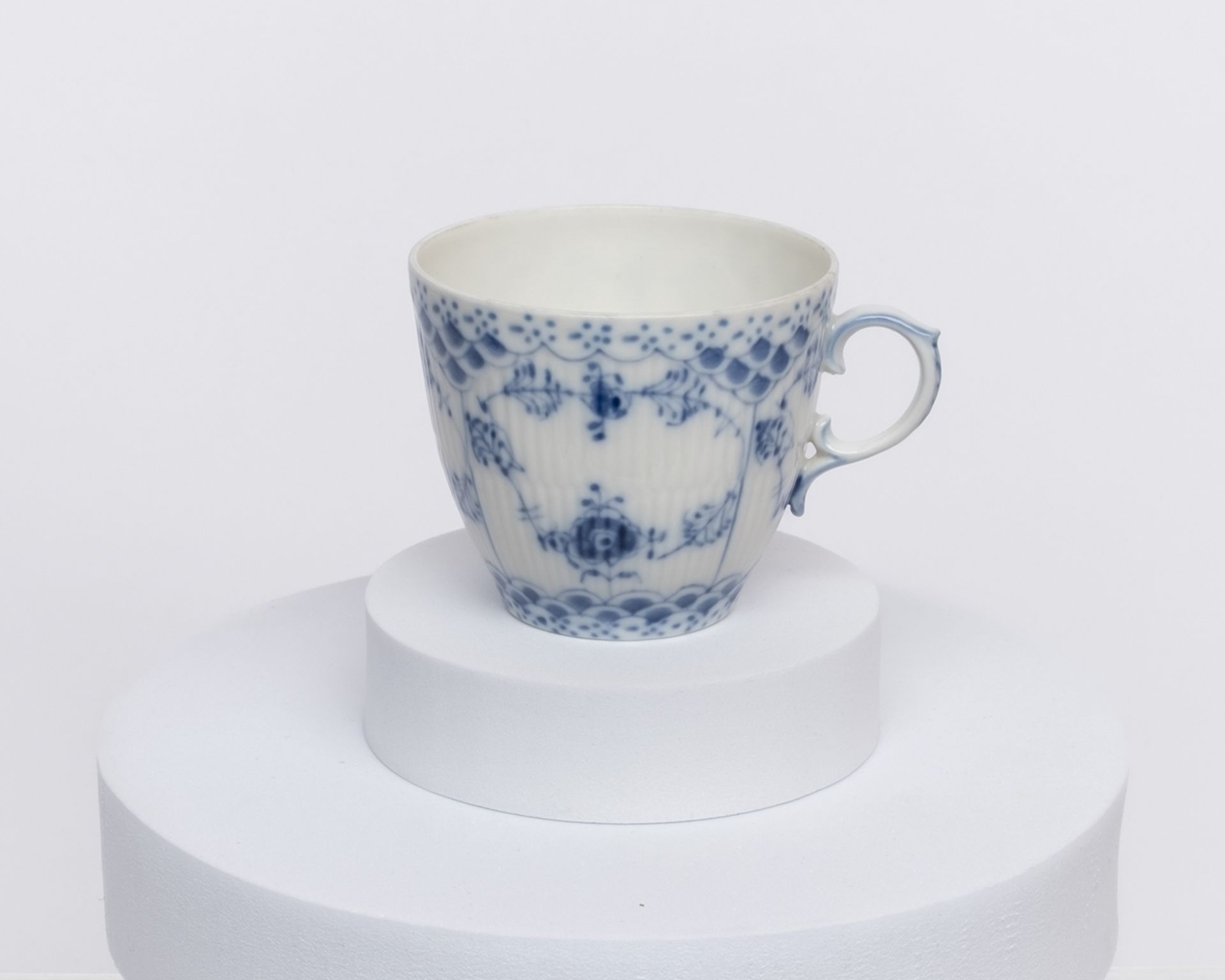 8 Kaffeetassen mit Untertassen, Royal Kopenhagen, Musselmalet, Vollspitze, Modellnummer 1035, 6.5 c - Bild 2 aus 5