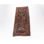 Karabagh- oder Gendje-Kasak, Kaukasus, dat. 1345 AH (= 1926/7) und signiert, Krabben-Medaillons, ca