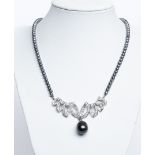 Collier, 18kt Weißgold, 78 Brillanten und Diamanten zus. ca. 2.20 ct., Tahitiperle ca. 14 x 11 mm, 