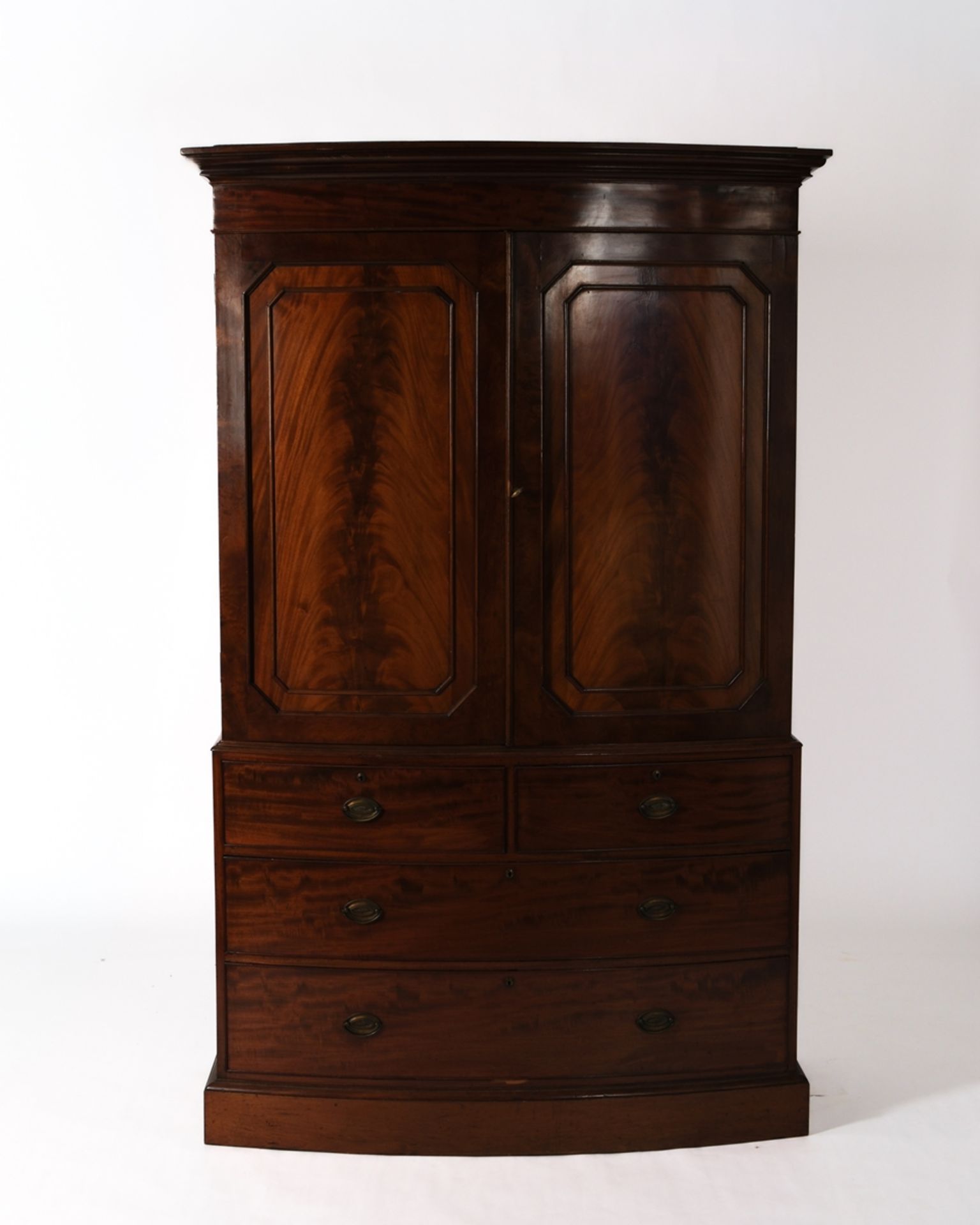 Aufsatzschrank, sog. "Linnen Press", England, 1. Drittel 20. Jh., Entwurf nach Sheraton, Korpus mit