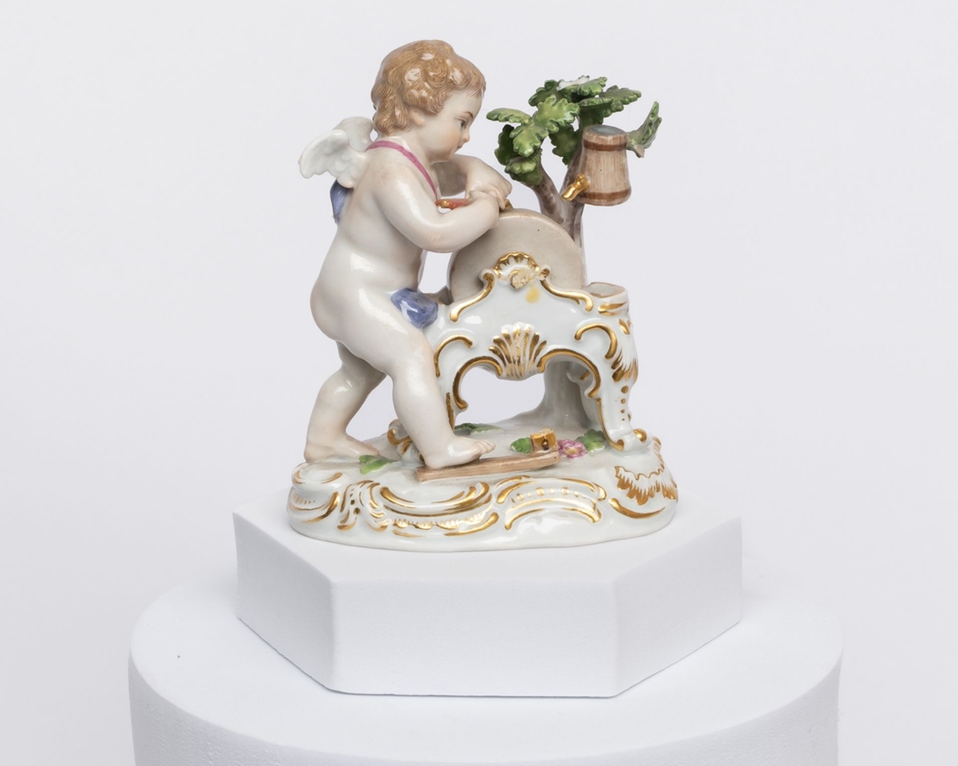 Porzellanfigur, "Amor, einen Pfeil schleifend", Meissen, Schwertermarke, 1850-1924, 1. Wahl, Modell