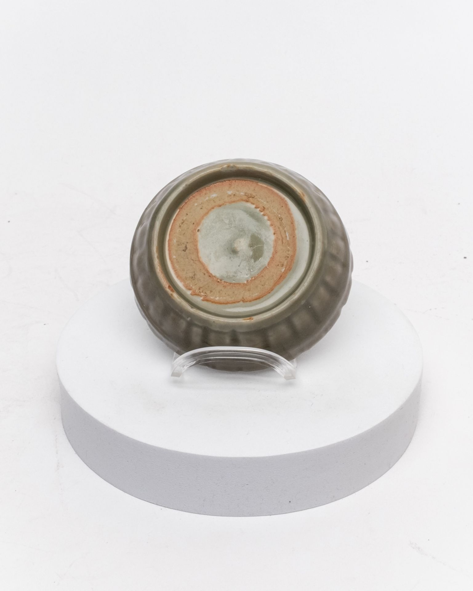 Waschgefäß, China, Longquan, Yuan-Zeit, 1271-1368, Seladon, gekurvte Wandung, außen im Zuckerrohr-M - Bild 3 aus 3