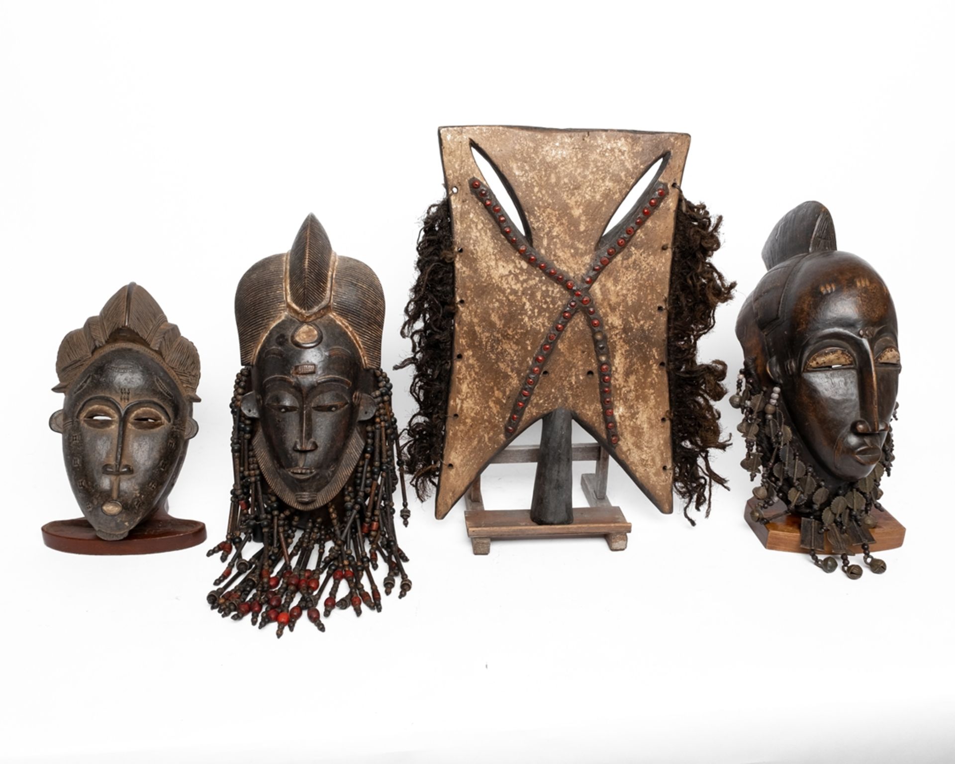 Konvolut 4 Tanzmasken, Baule, Elfenbeinküste, Tusia, Burkina Faso, Afrika, Holz, 3x längliche Gesic