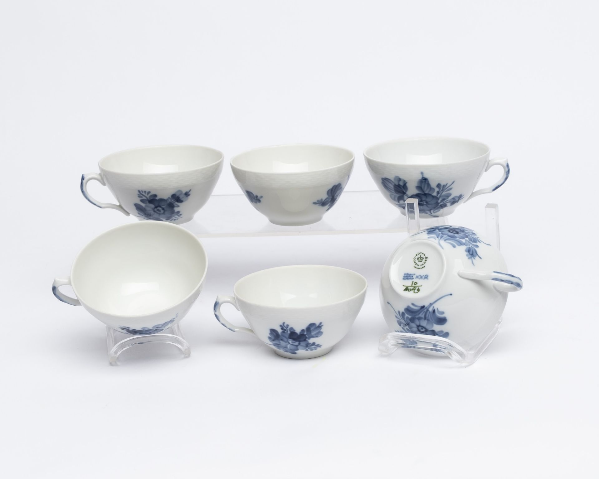 Kaffee- und Teeservice, 60-tlg., Royal Kopenhagen, blaue Blume: Kaffeekanne, Sahnegießer, 12 Kaffee - Bild 13 aus 16