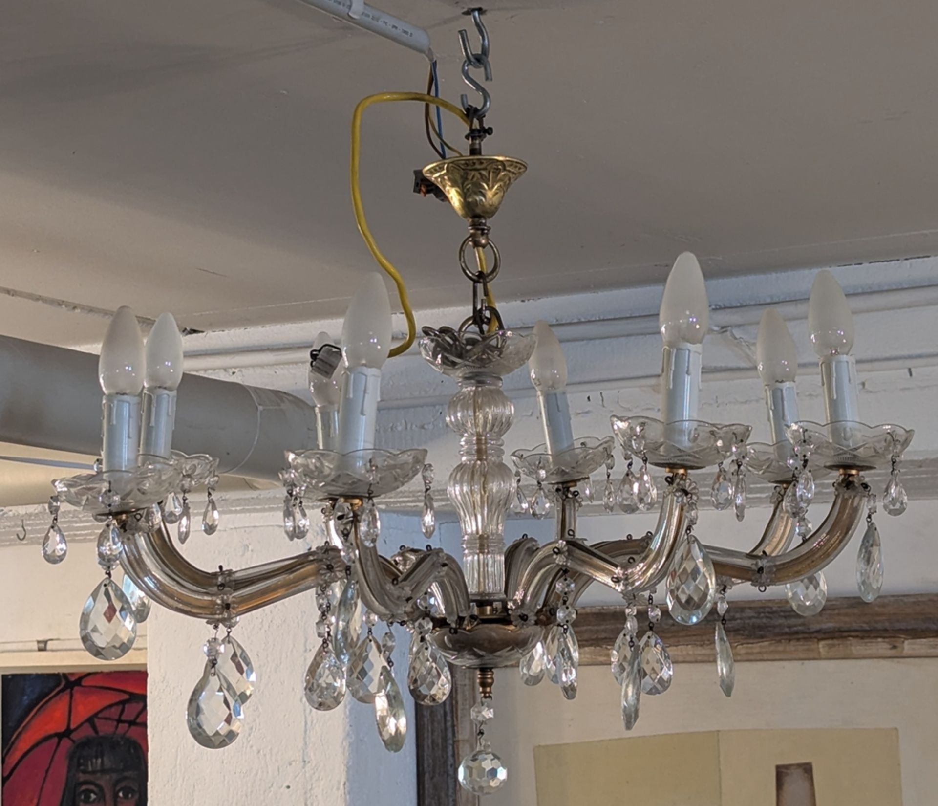 Kronleuchter, 20. Jh., Glas und Messing, 8-flammig, H. 40 cm, ø 70 cm