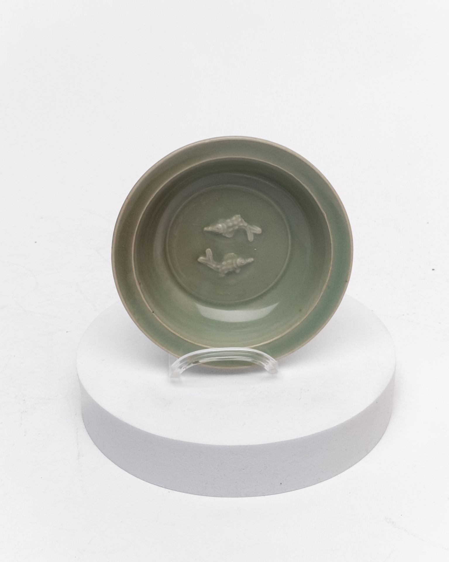 Schälchen, "twin fish", China, Longquan, südliche Song-Zeit, 1127-1279, Seladon, im Spiegel zwei ge