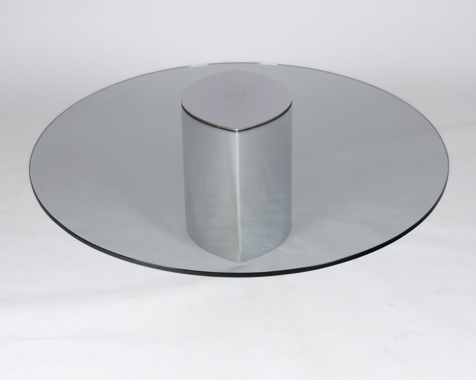 Moderner Designercouchtisch, 2. Hälfte 20. Jh., ovale Platte in Glas, elliptischer Sockel in Chroms - Bild 2 aus 4