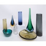 2 Schalen, 6 Vasen, Glas, 4x Holmegaard, 1x Riihimäen, verschiedene Ausführungen, meist farbig, 5.5