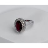 Ring, 14kt Weißgold, wohl Rhodolit ca. 4.50 ct., Diamanten, ca. 8.4 g, RM 59