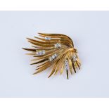 Brosche, 18kt Gelbgold, 15 Brillanten zus. ca. 0.60 ct., ca. 23.5 g, ca. 55 x 40 mm