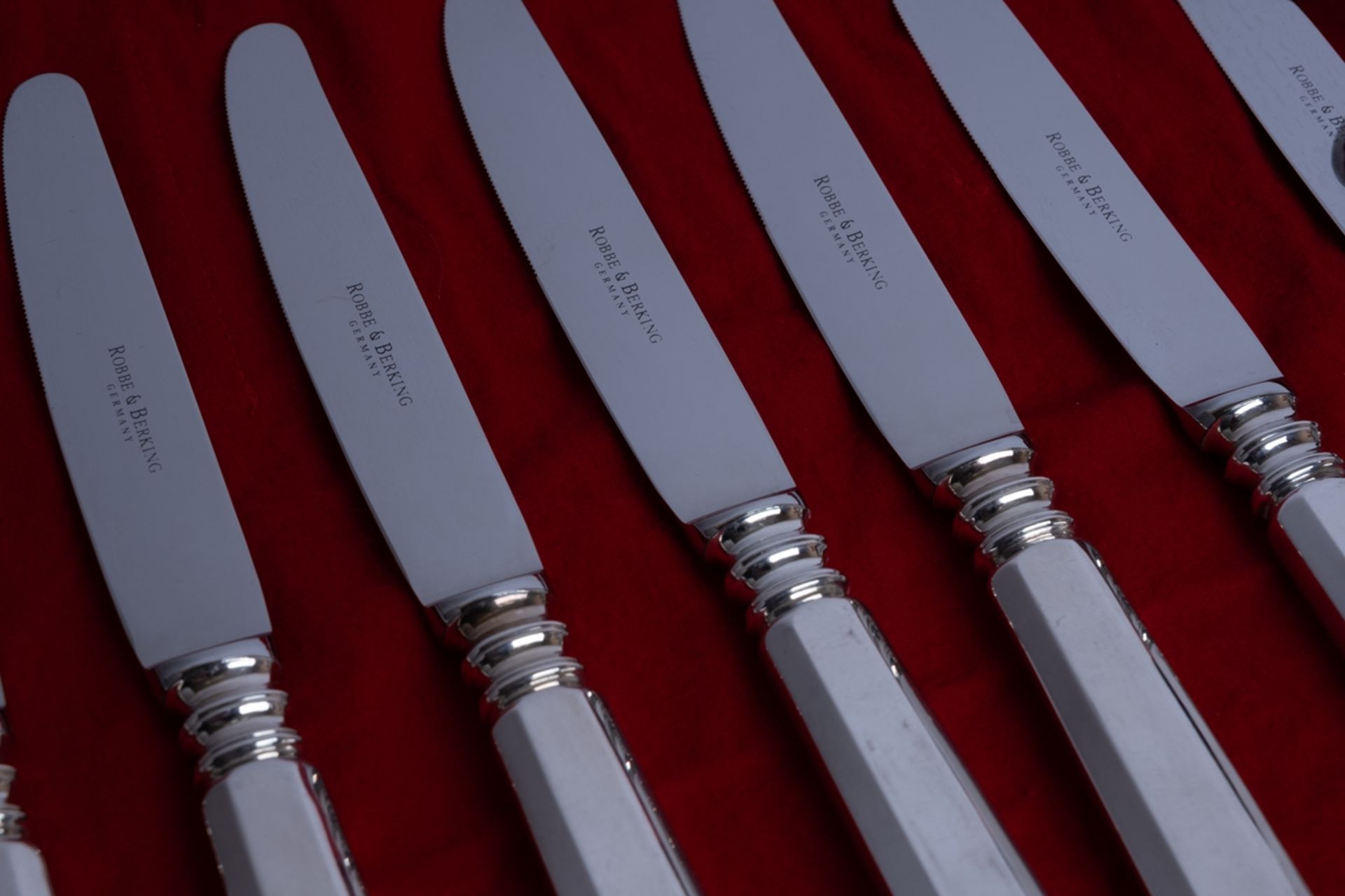 Besteck, 140-tlg., Silber 925, Robbe & Berking, Alt-Spaten: 12 Vorspeisegabeln, 11 Vorspeisemesser, - Bild 3 aus 4