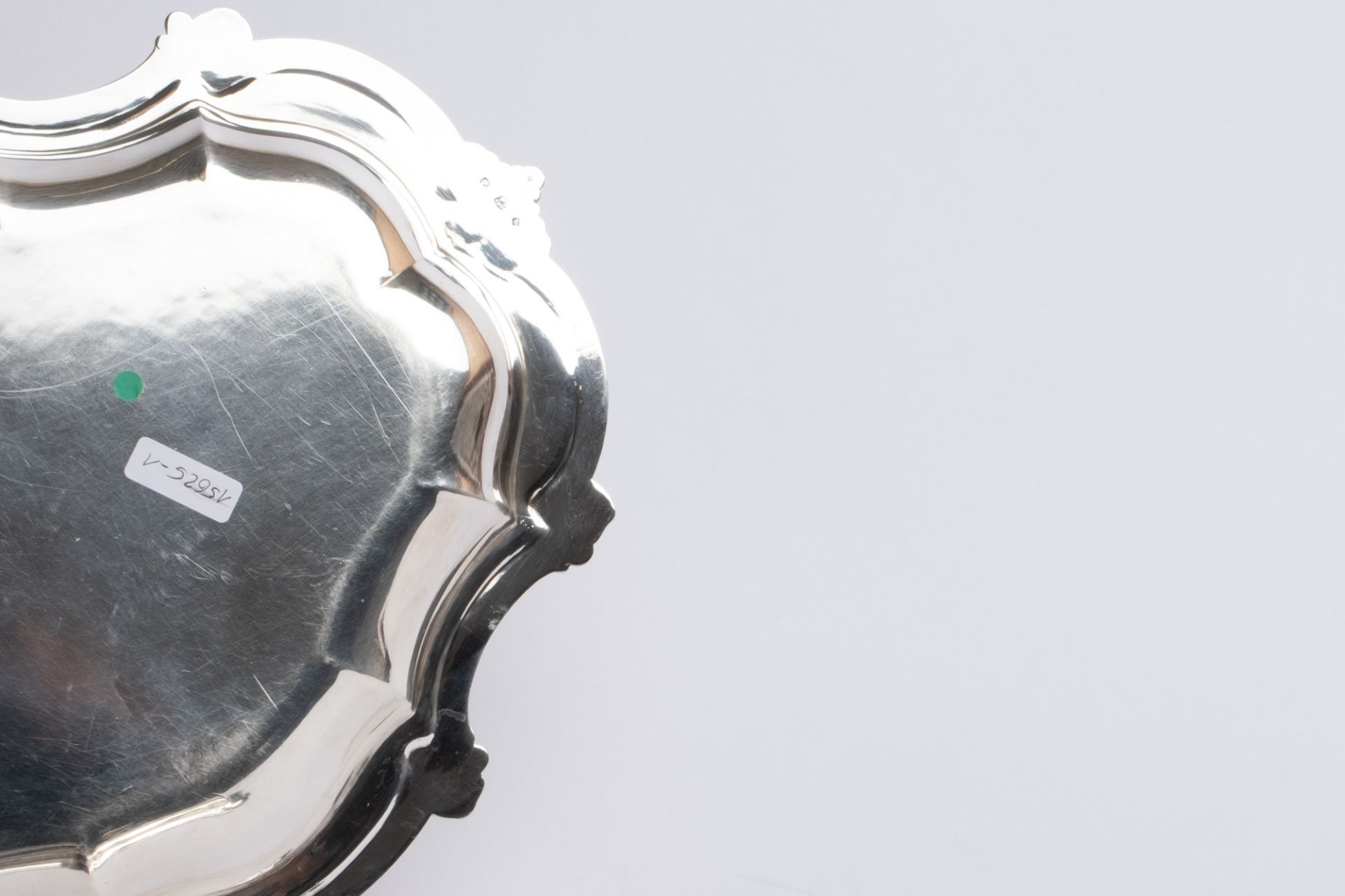 Servierdeckelschale, versilbert, Elkington & Co, um 1850, geschweifte Ovalform, Blüten und Blattwer - Bild 2 aus 2