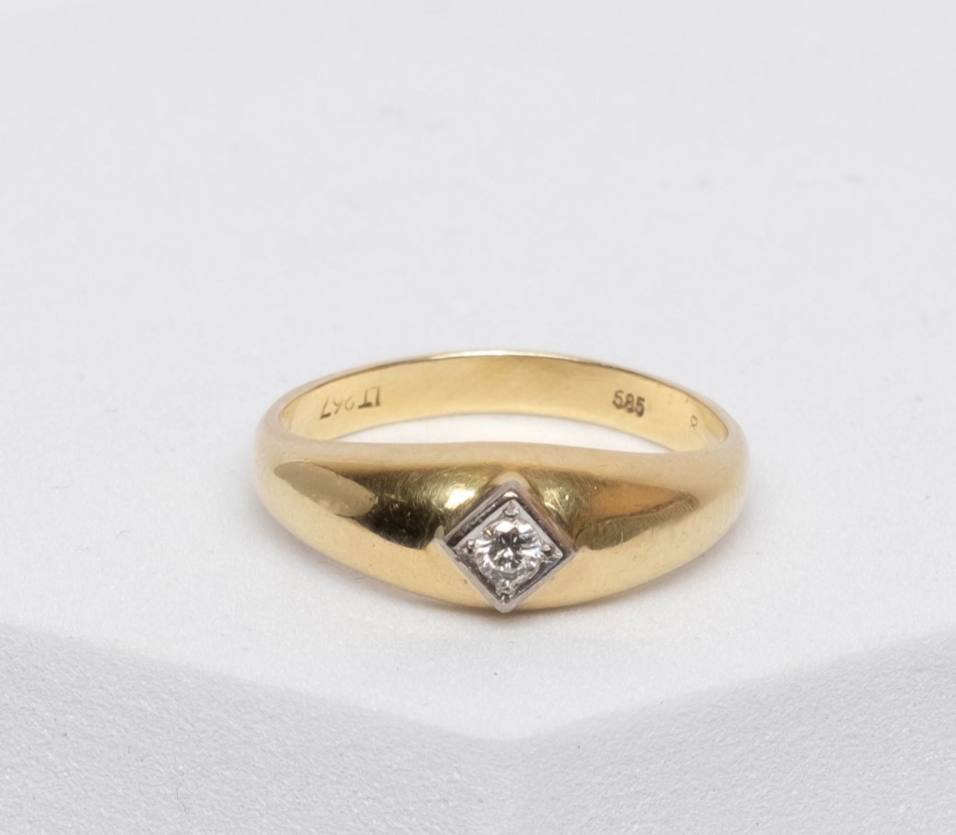 Solitär-Ring, 14kt Gelbgold, 1 Brillant ca. 0.05 ct., ca. 3.7 g, RM 60