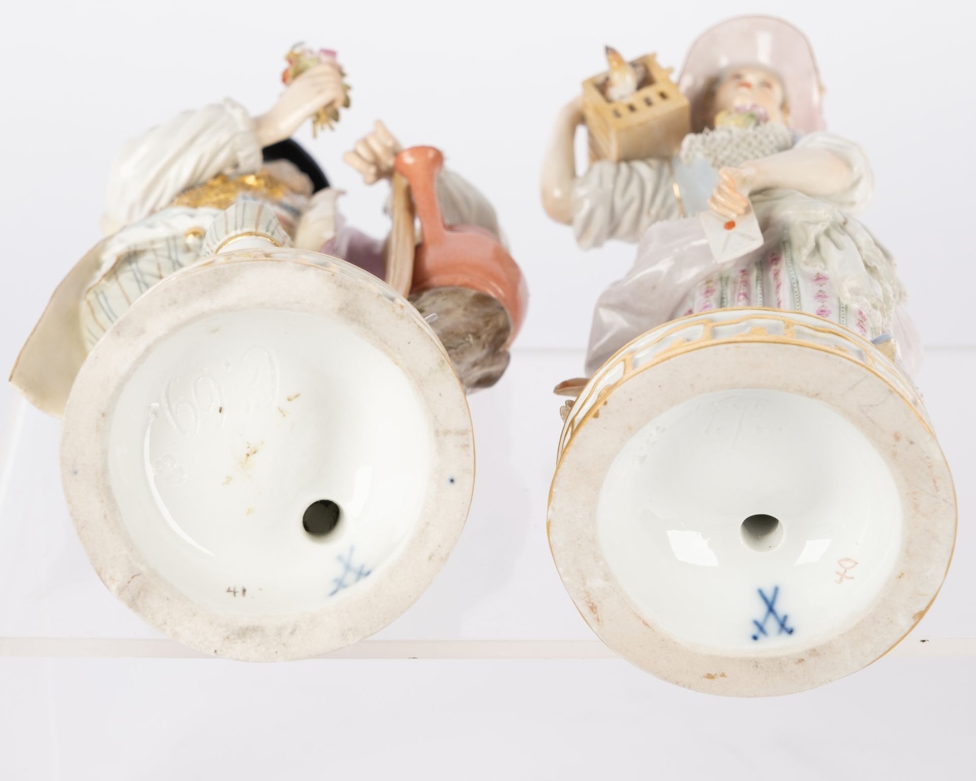 2 Porzellanfiguren, "Schäferin mit Lamm und Vogelbauer", "Gärtner mit Gießkanne", Meissen, Schwerte - Bild 5 aus 5