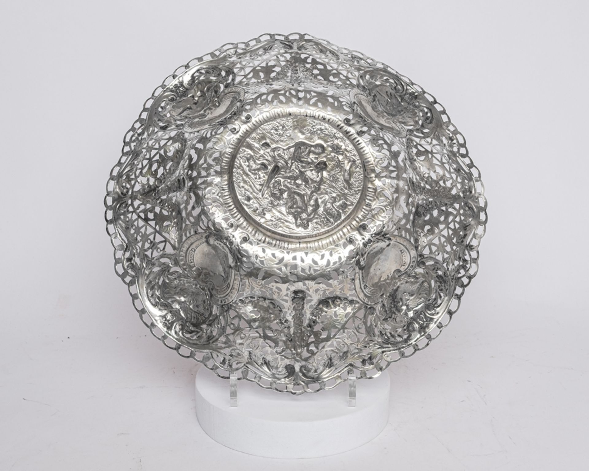 Korbschale, Silber 800, Hanau, Spiegel reliefiert mit einem galanten Paar in Landschaft, gebuckelte - Bild 2 aus 2