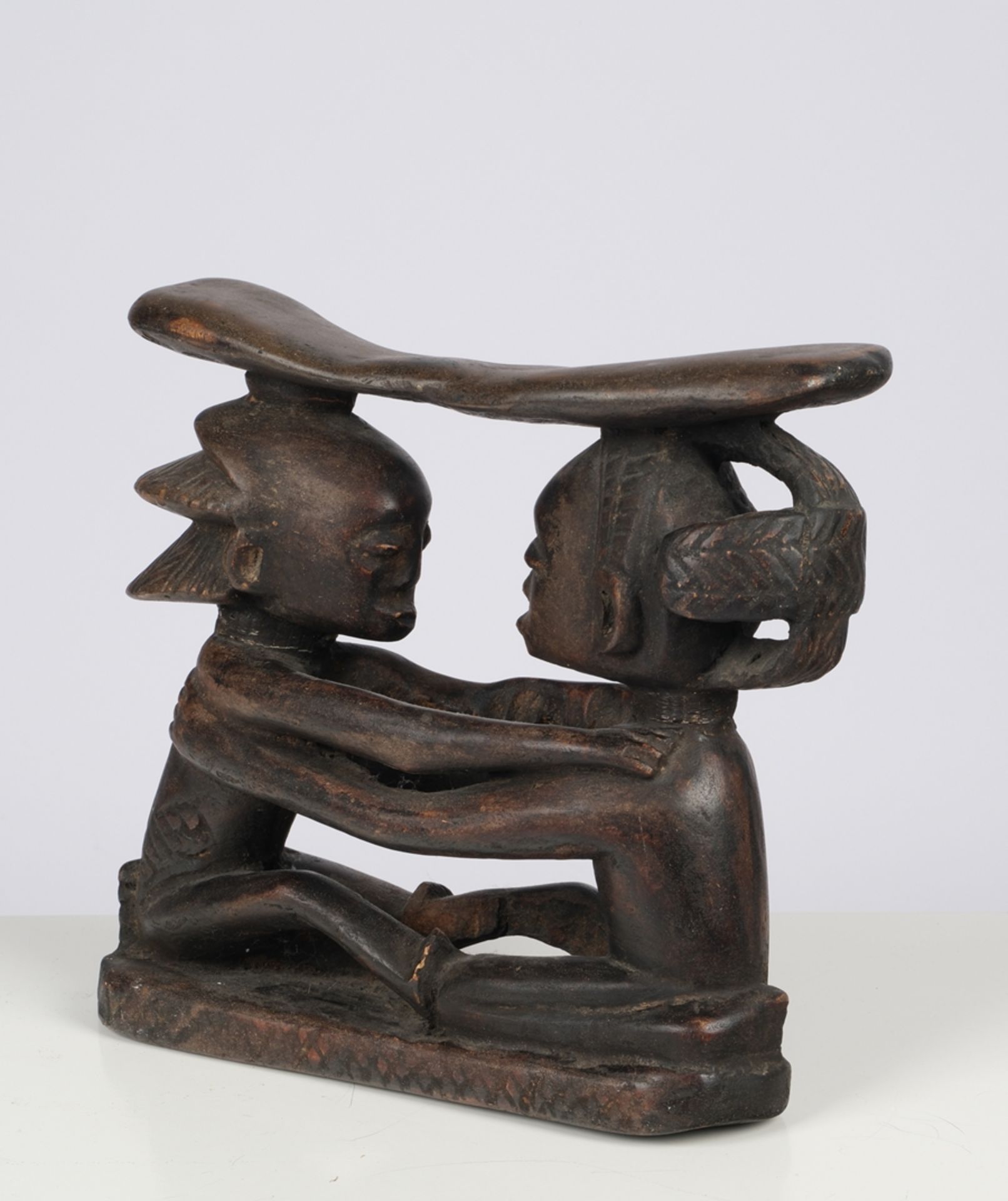 Nackenstütze, Luba, Kongo, Afrika, Holz, dunkelbraun patiniert, figural, 26.5 x 28.5 x 8 cm. - Bild 2 aus 4