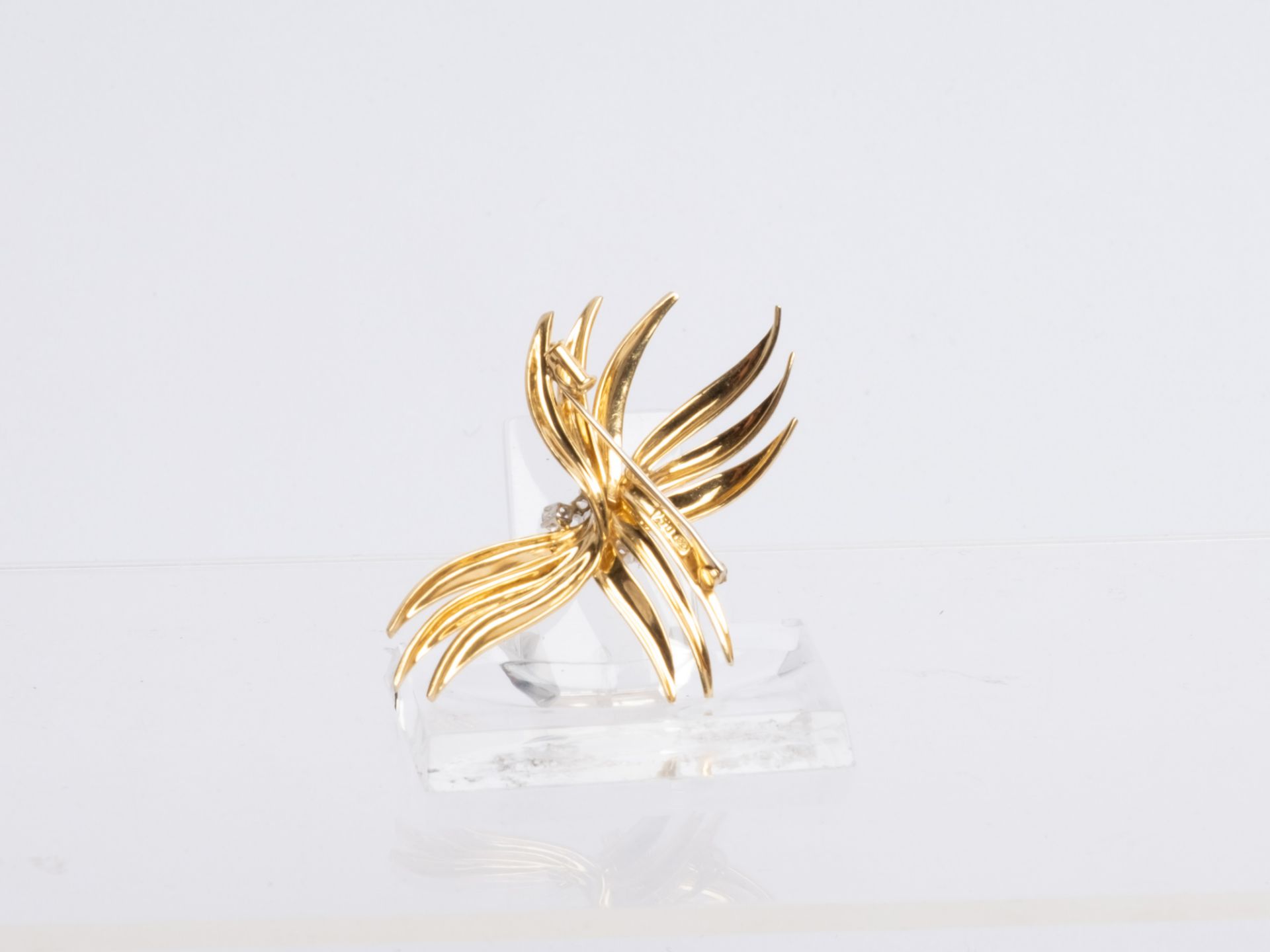 Brosche, 18kt Gelbgold, 6 kleine Brillanten, ca. 15 g, ca. 5 x 6.5 cm - Bild 2 aus 2