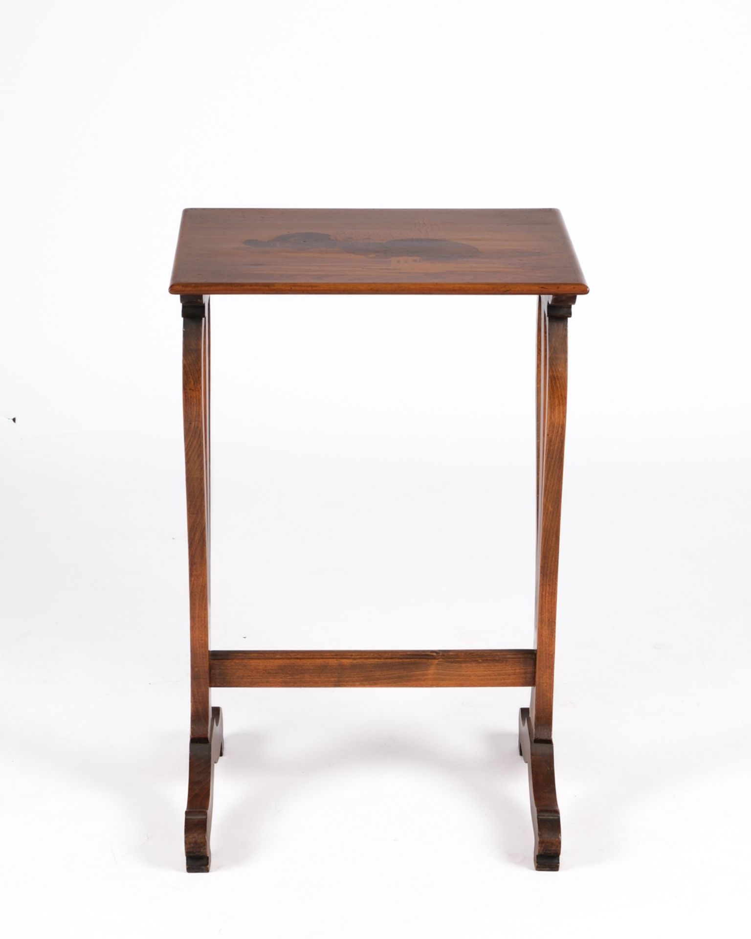 Beistelltisch von Emile Gallé (1846 - 1904), Jugendstil, Nancy, um 1900, rechteckige Platte bildlic