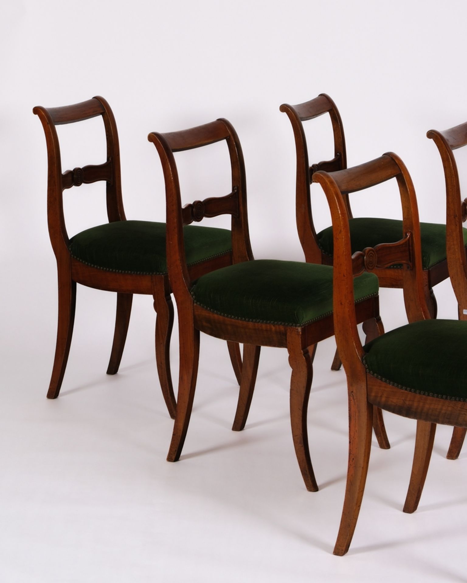 Satz von 6 Stühlen, Biedermeier, 1. Drittel 19. Jh., Lehndekor mit zentralem Medaillon, Säbelbeine,