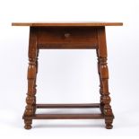 Beistelltisch, 2. Hälfte 19. Jh., Nussbaum, achteckige Platte mit arabesken Intarsien auf Balusterg