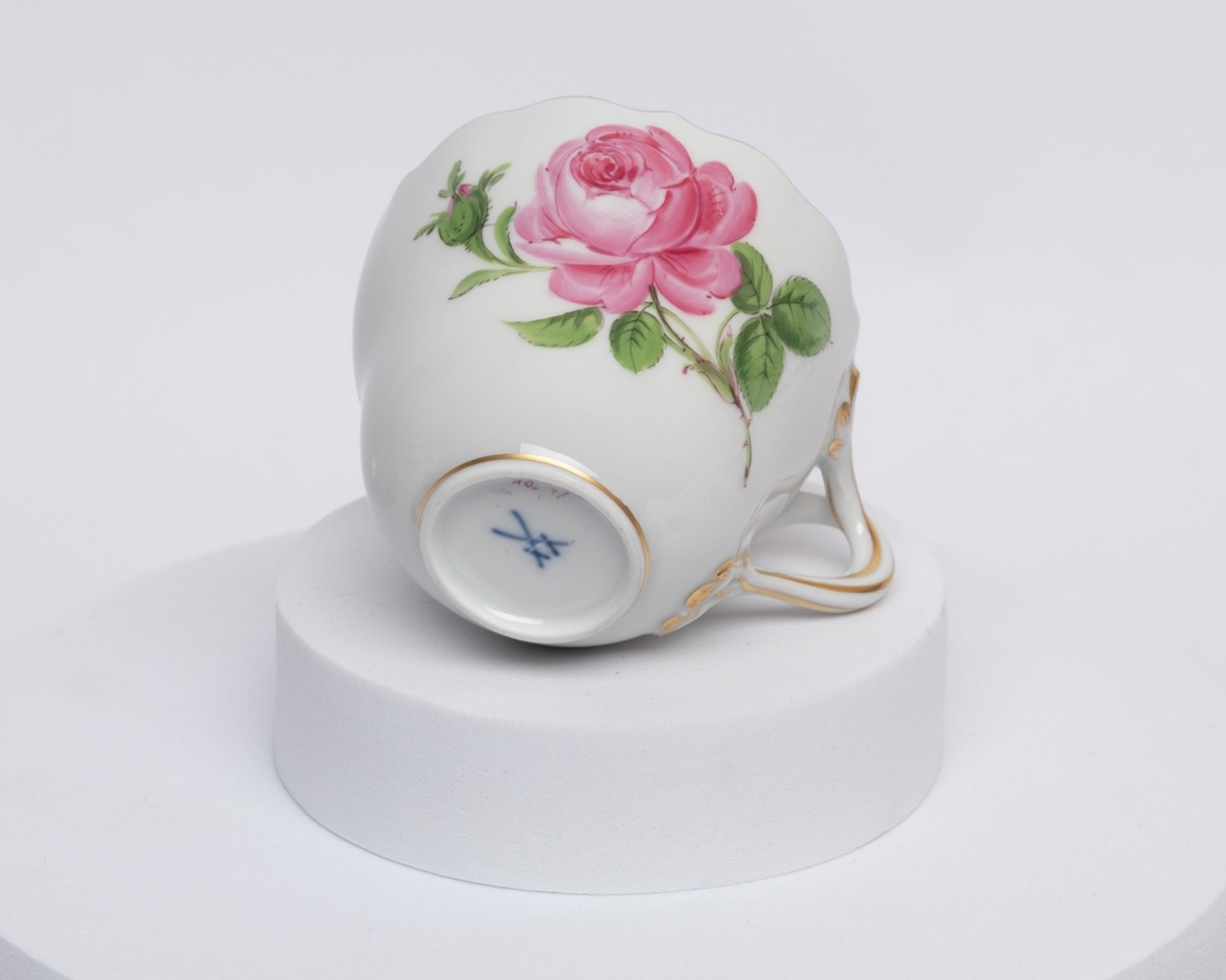Mokkaservice, 25-tlg., Meissen, Schwertermarke, 2. Wahl, rote Rose, Goldrand: Mokkakanne (Deckelkno - Bild 3 aus 24