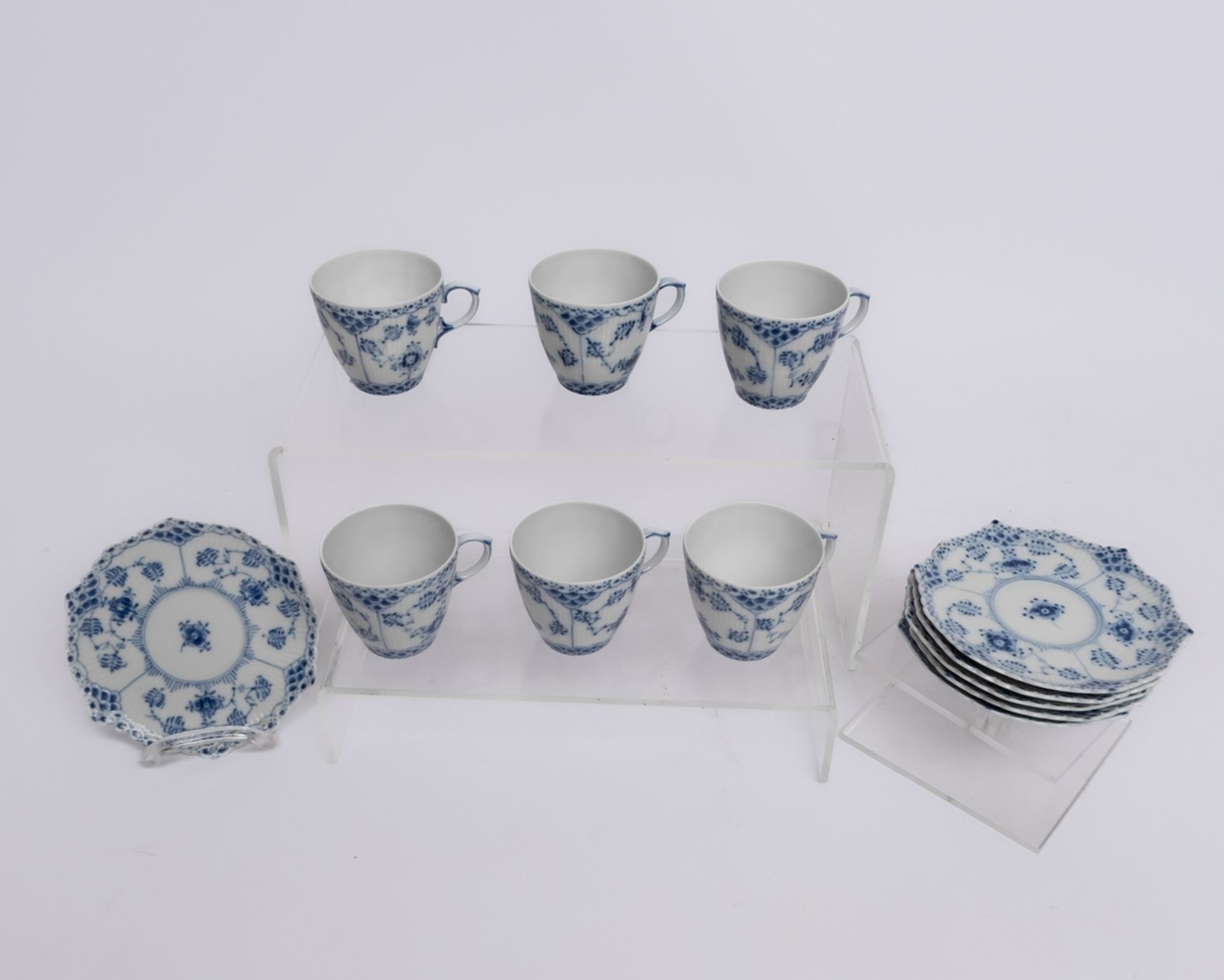 6 Mokkatassen mit Untertassen, Royal Kopenhagen, Musselmalet, Vollspitze, Modellnummer 1038 bzw. 05