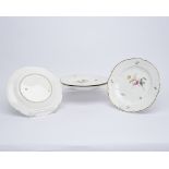 4 Speiseteller, Höchst, 1763-1796, Alt-Brandenstein, bunte Blumen, Goldrand, ø 24.5 cm, je restauri