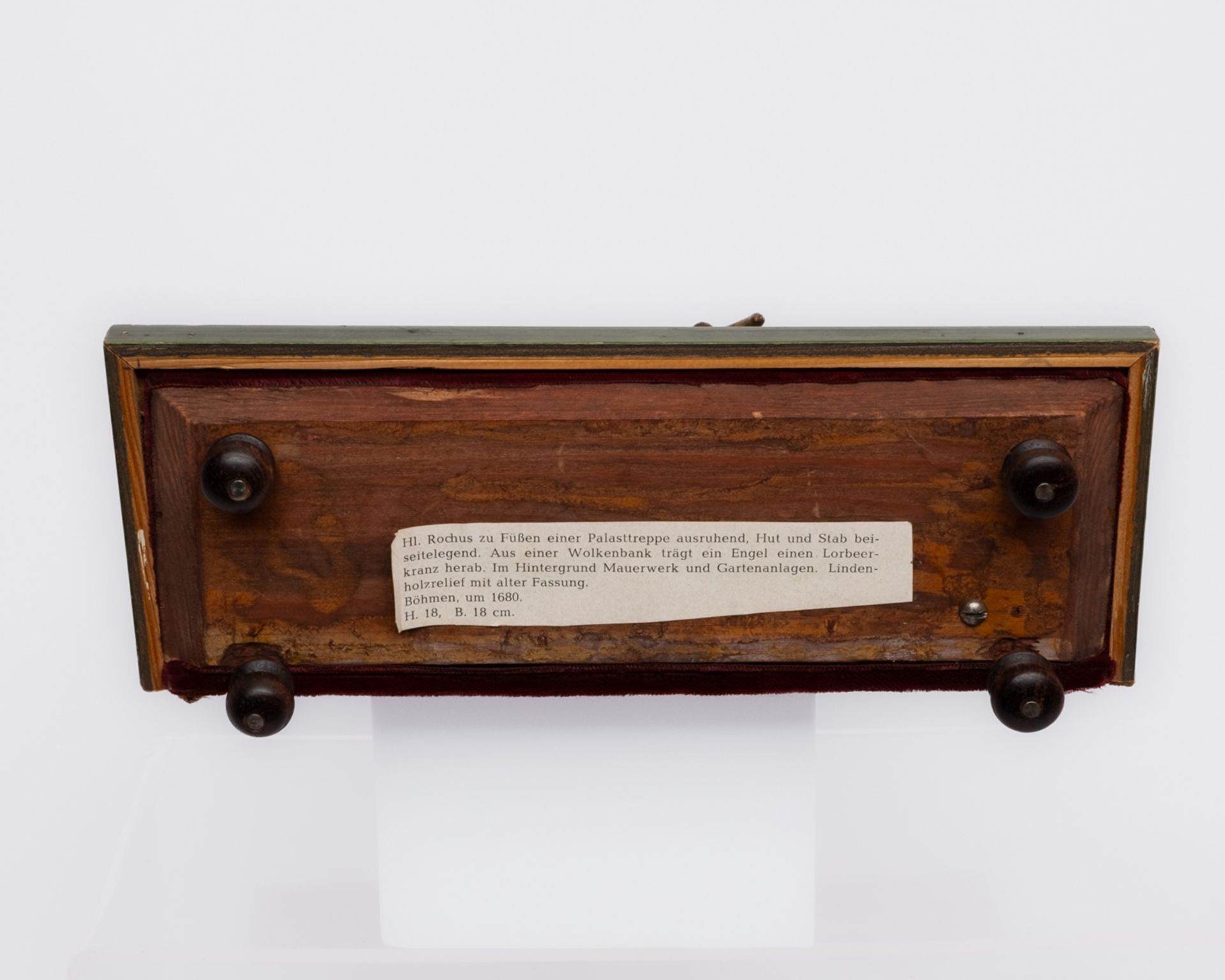 "Heiliger Rochus vor einer Palasttreppe", wohl böhmisch 18. Jahrhundert, Holzrelief, zwei Teile und - Bild 3 aus 3
