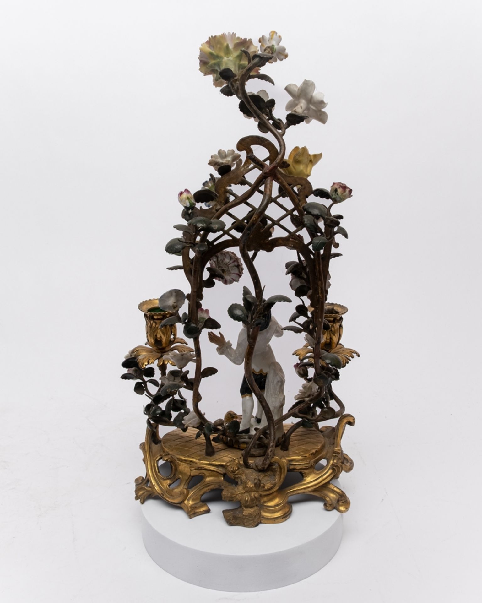 Kerzenleuchter, wohl Frankreich, 19./20. Jh., Bronze, vergoldet, Metall, zweiflammig, unter Verwend - Bild 3 aus 5