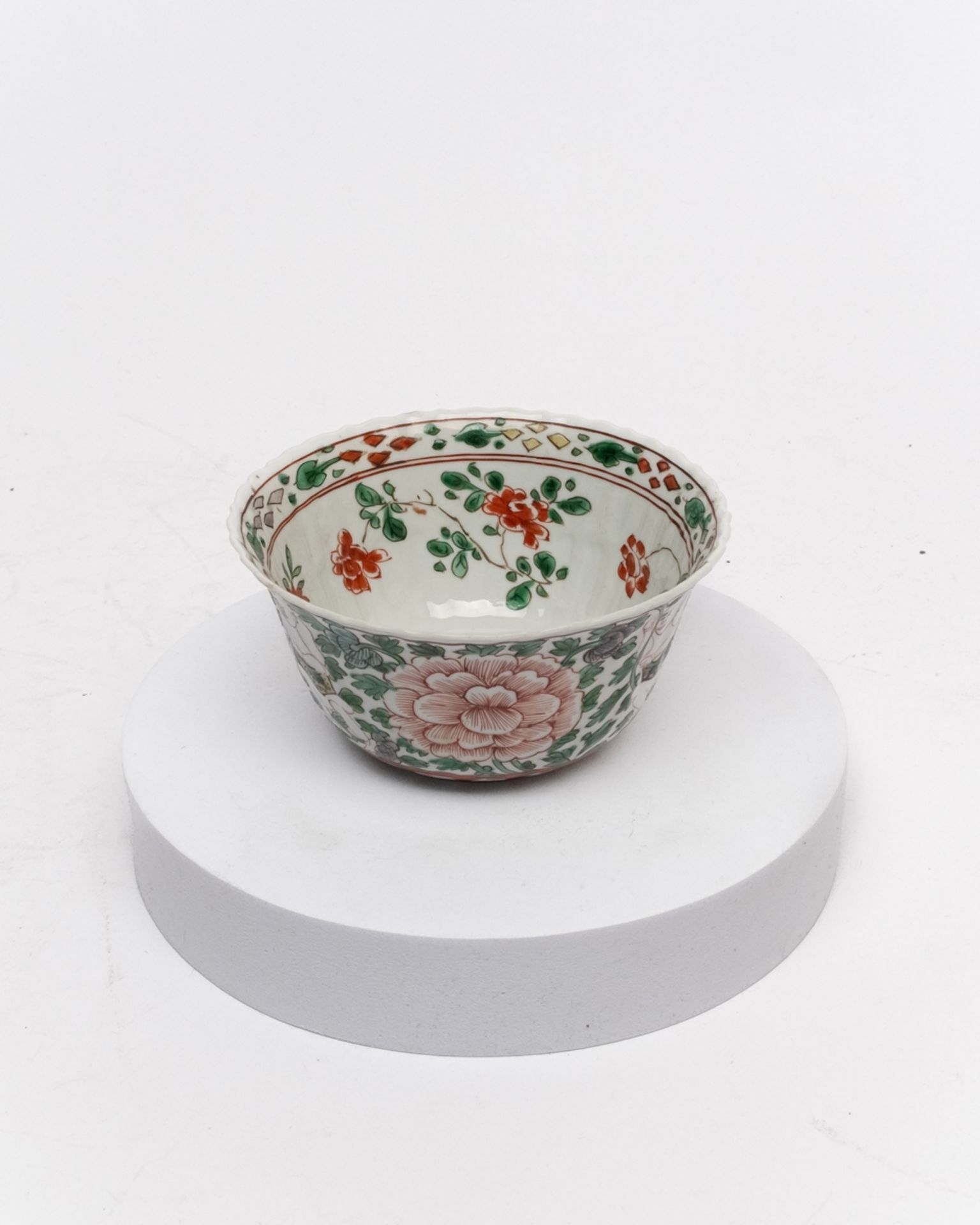 Schale, China, Kangxi, 1662-1722, Porzellan, famille verte, Kummenform, gerippte Wandung, blütenför