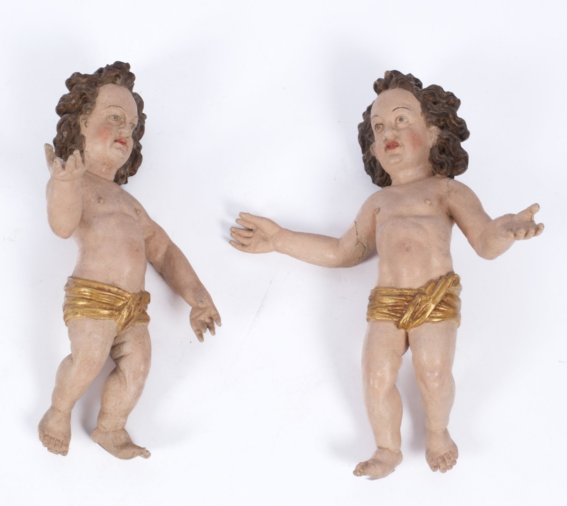 "Paar Putten", süddeutsch um 1700, Holz, farbig gefasst, 43 cm hoch, diverse Risse und fehlende Flü - Bild 2 aus 5