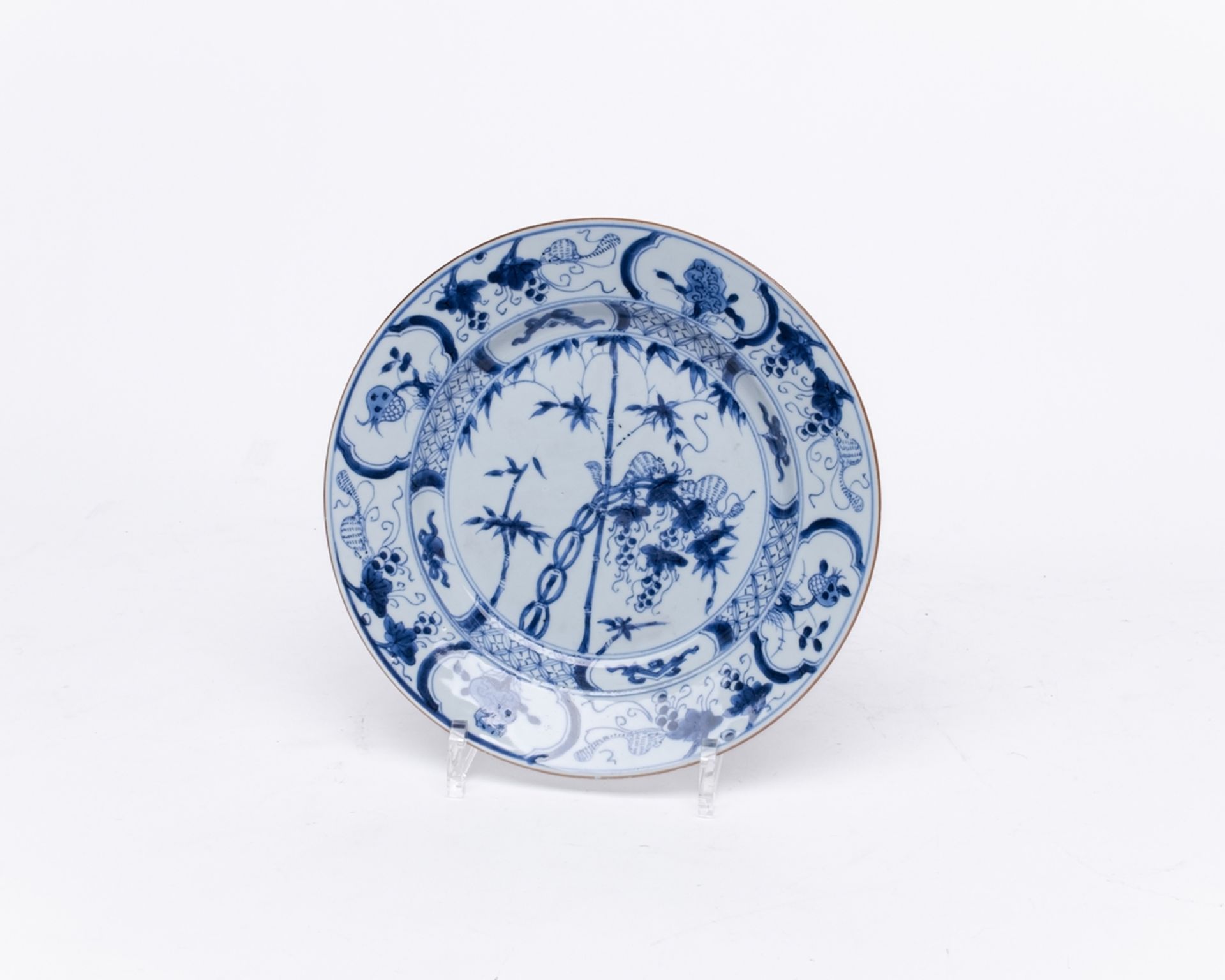 3 Teller, China, Qing-Dynastie, 18. Jh., Porzellan, verschiedene blau-weiße Dekore, 2x Eichhörnchen - Bild 4 aus 7