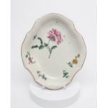 Schale, Straßburg, um 1754-1762, Paul Hannong, Fayence, oval, polychromer Aufglasurdekor mit fleurs