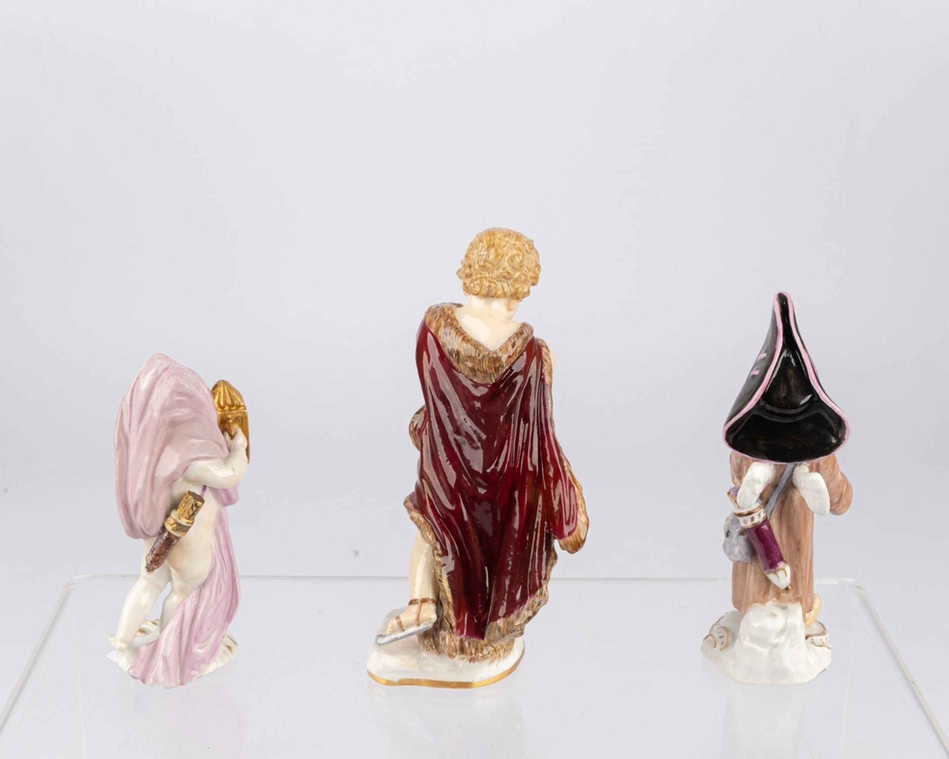 3 Porzellanfiguren, "Amorette mit Laterne", "Amorette als Bettler", "Putto als Allegorie des Winter - Bild 3 aus 4