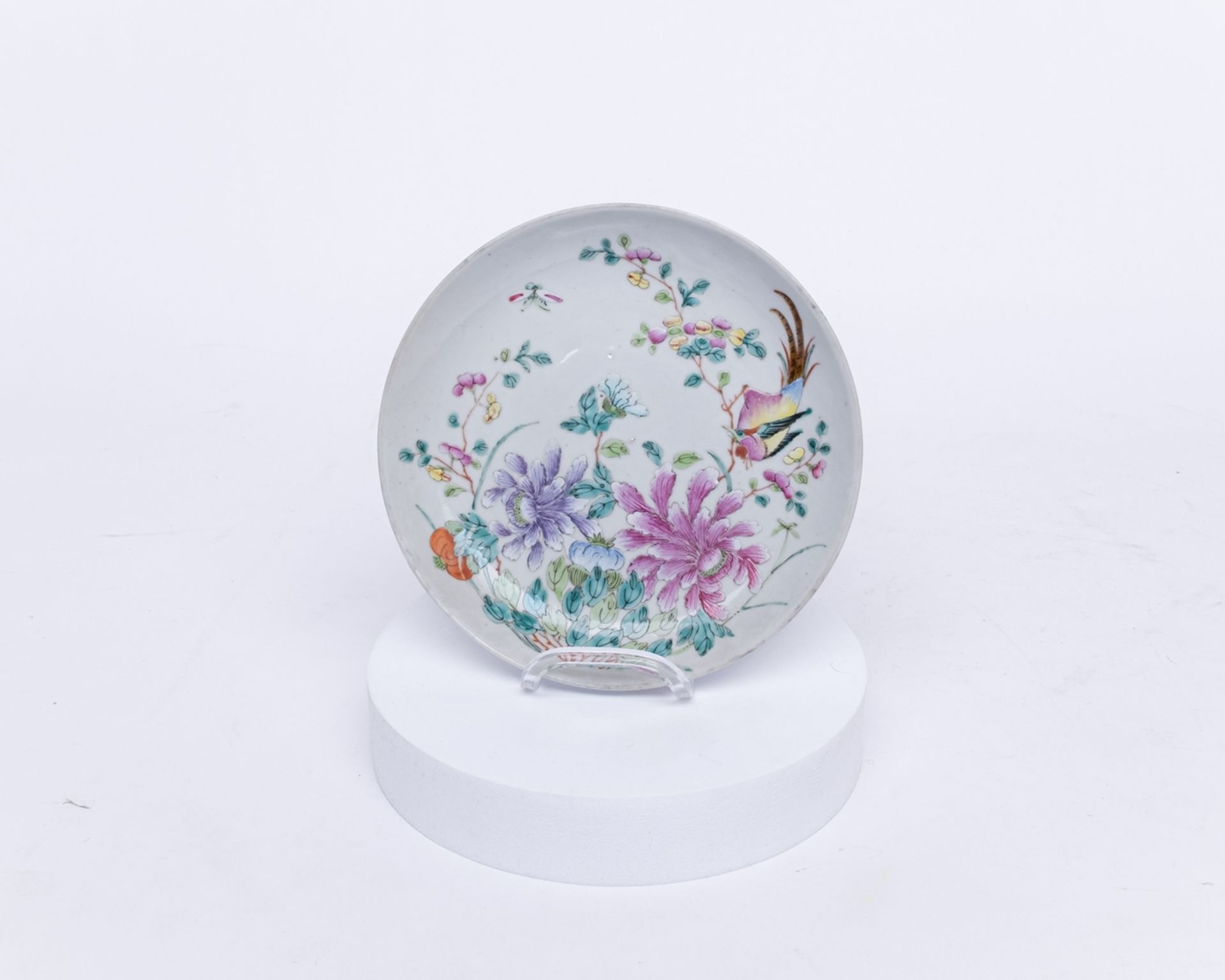 4 Teller, China, 19. Jh., Porzellan, famille rose, verschiedene Blütendekore, 3x am Boden umseitig  - Bild 4 aus 7