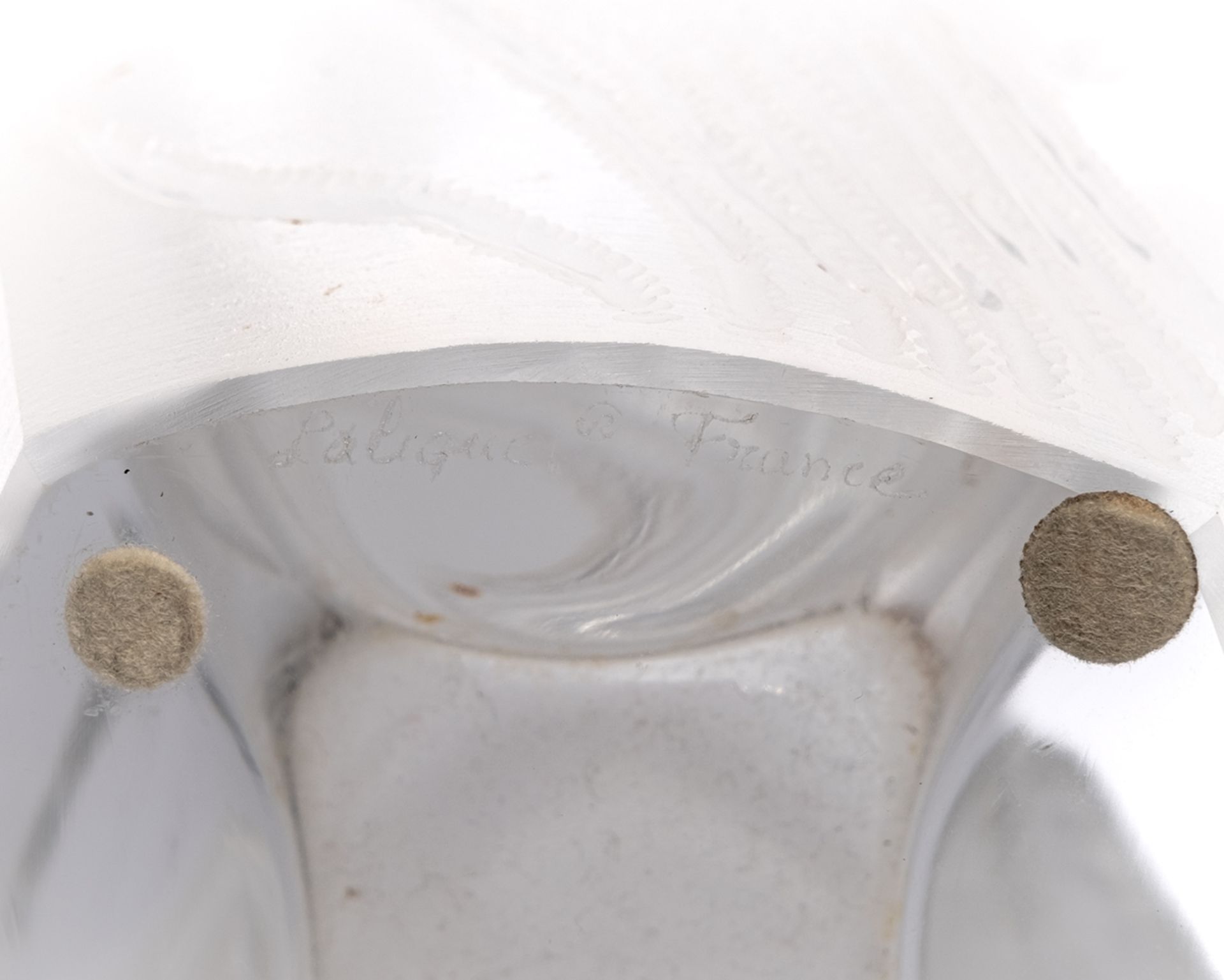 Vase, "Yasna", Lalique, farbloses Glas, teils mattiert, vierseitig, abstrakter Liniendekor, Vierpas - Bild 3 aus 4