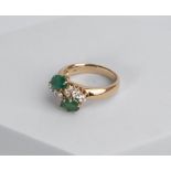Ring, 14kt Gelbgold, 2 Smaragde, Brillanten, ca. 5.9 g, RM 56