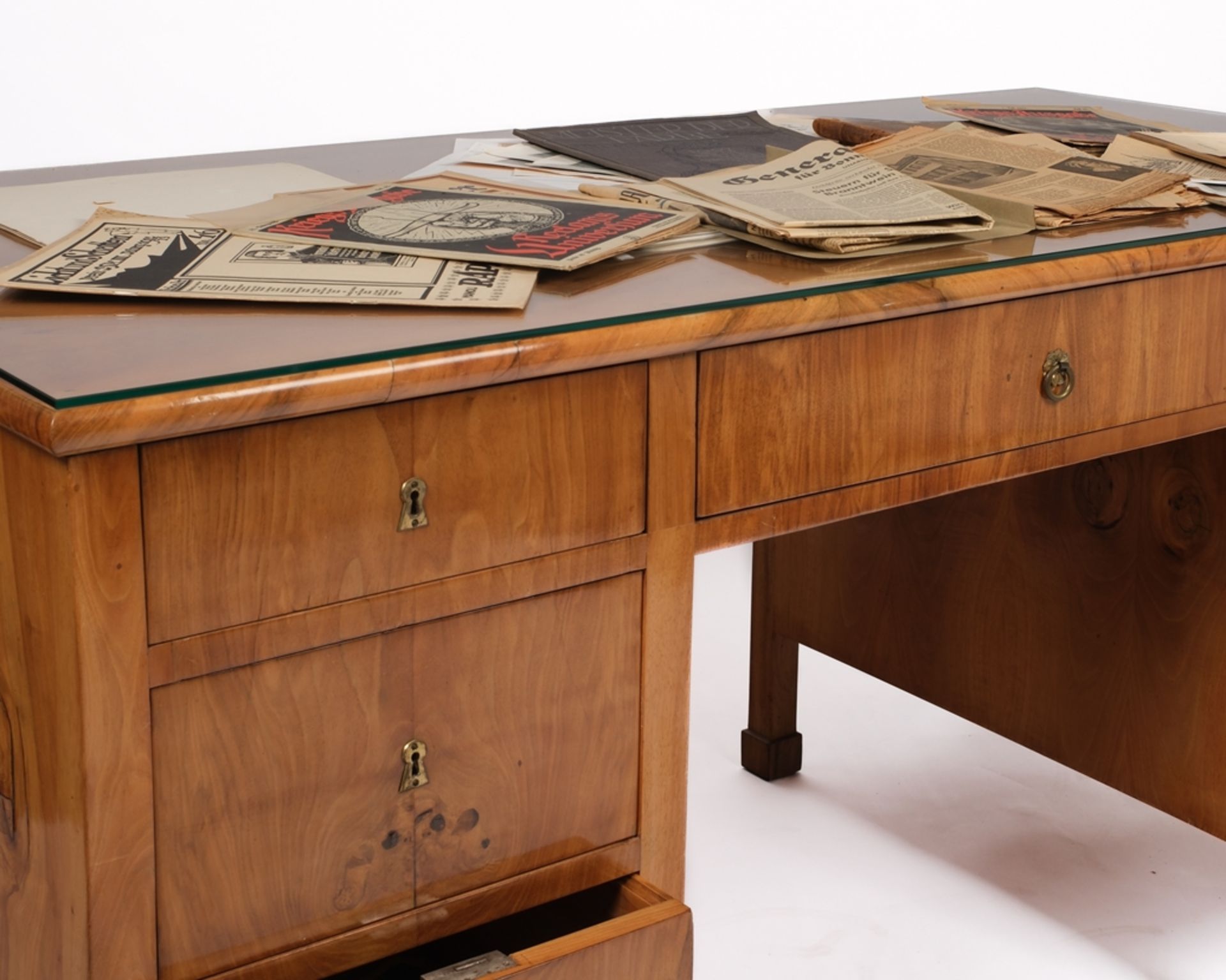 Schreibtisch des Sulpiz Boisserée (1783 - 1854), um 1820, Nussbaum furniert, in der Art eines Partn - Bild 4 aus 4