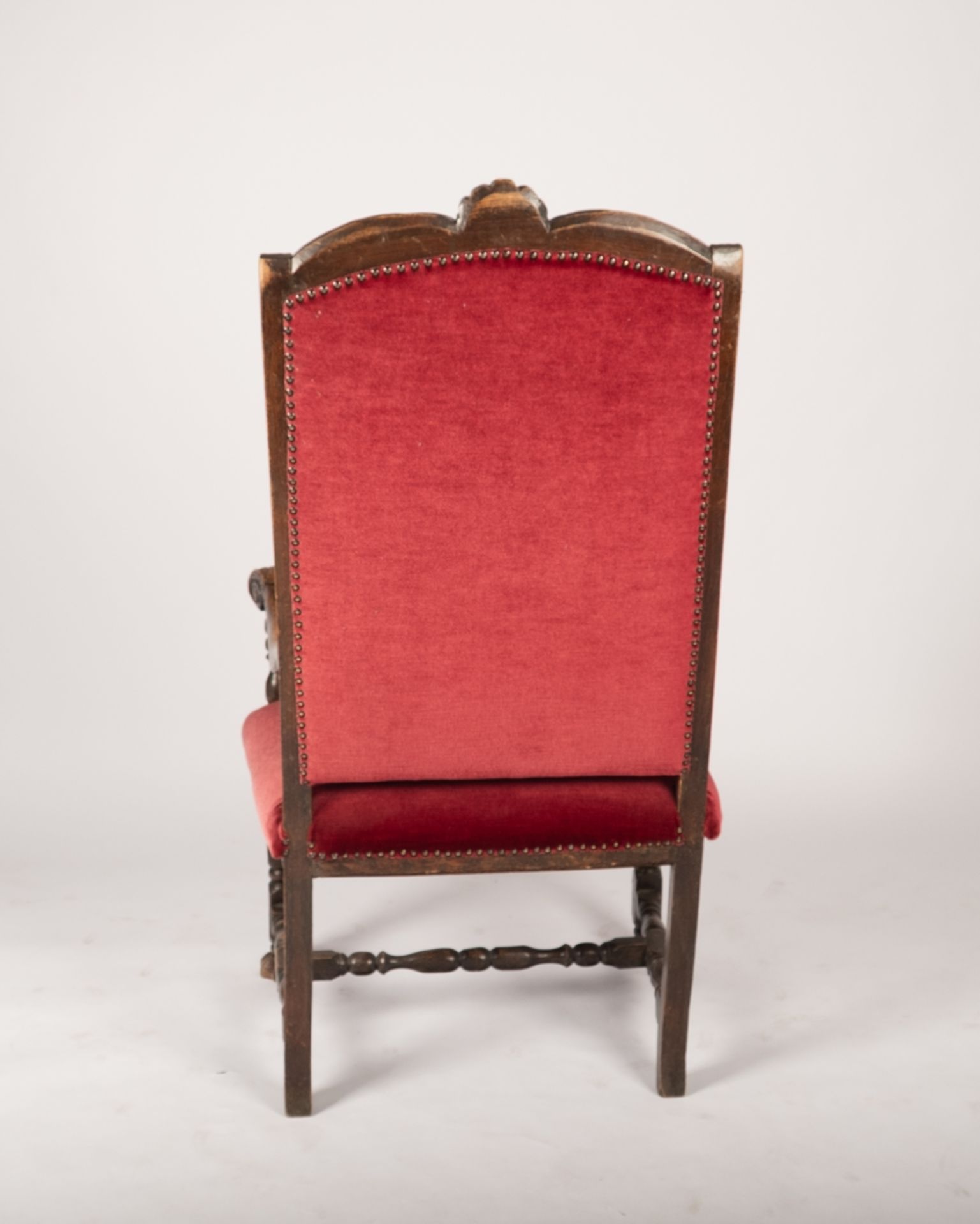 Barocker Armlehnsessel, 18./19. Jh., Eiche geschnitzt, ornamentales Dekor, Armlehnen mit Akanthusvo - Bild 4 aus 4