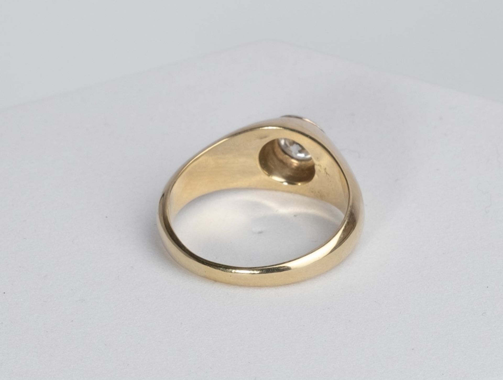 Solitär-Ring, 14kt Gelbgold, 1 Brillant ca. 0.70 ct., ca. 7.9 g, RM 61 - Bild 2 aus 2