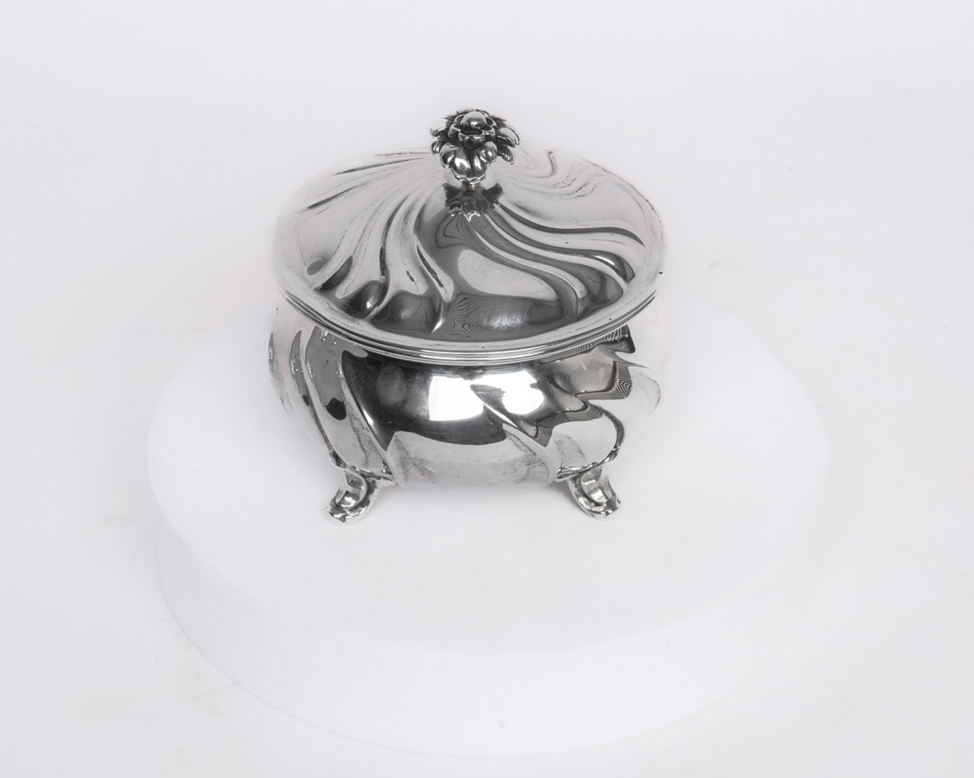 Kaffeekanne, Sahnegießer, Zuckerdose, Silber 830, Wilkens, teils innen vergoldet, gebauchte Gefäße  - Bild 2 aus 4